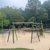Bild vom Spielplatz anzeigen.