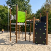 Bild vom Spielplatz anzeigen.