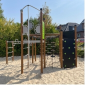 Bild vom Spielplatz anzeigen.