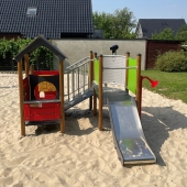 Bild vom Spielplatz anzeigen.