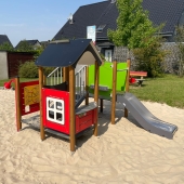 Bild vom Spielplatz anzeigen.
