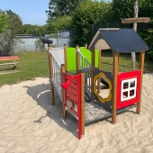 Bild vom Spielplatz anzeigen.