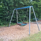 Bild vom Spielplatz anzeigen.