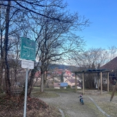 Bild vom Spielplatz anzeigen.