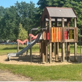 Bild vom Spielplatz anzeigen.