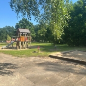Bild vom Spielplatz anzeigen.