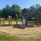Bild vom Spielplatz anzeigen.