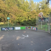 Bild vom Spielplatz anzeigen.