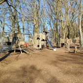 Bild vom Spielplatz anzeigen.