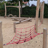 Bild vom Spielplatz anzeigen.