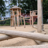 Bild vom Spielplatz anzeigen.