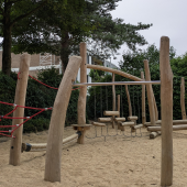 Bild vom Spielplatz anzeigen.