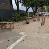 Bild vom Spielplatz anzeigen.