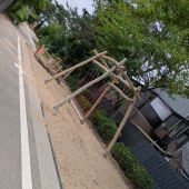 Bild vom Spielplatz anzeigen.