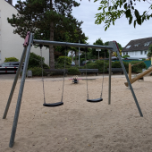 Bild vom Spielplatz anzeigen.