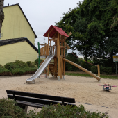 Bild vom Spielplatz anzeigen.