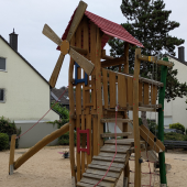 Bild vom Spielplatz anzeigen.