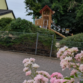 Bild vom Spielplatz anzeigen.