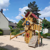 Bild vom Spielplatz anzeigen.