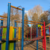 Bild vom Spielplatz anzeigen.