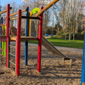 Bild vom Spielplatz anzeigen.