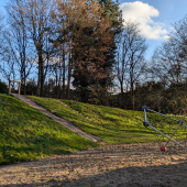 Bild vom Spielplatz anzeigen.