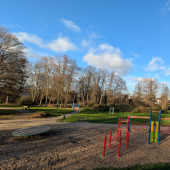 Bild vom Spielplatz anzeigen.