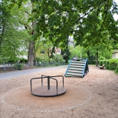 Bild vom Spielplatz anzeigen.