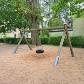 Bild vom Spielplatz anzeigen.