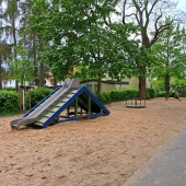 Bild vom Spielplatz anzeigen.