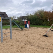 Bild vom Spielplatz anzeigen.