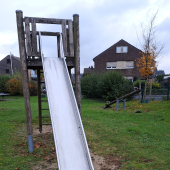 Bild vom Spielplatz anzeigen.