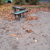 Bild vom Spielplatz anzeigen.
