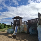 Bild vom Spielplatz anzeigen.