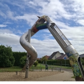 Bild vom Spielplatz anzeigen.