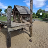Bild vom Spielplatz anzeigen.