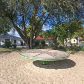 Bild vom Spielplatz anzeigen.