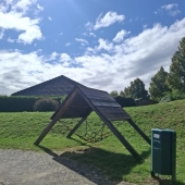 Bild vom Spielplatz anzeigen.