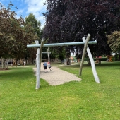 Bild vom Spielplatz anzeigen.