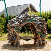 Bild vom Spielplatz anzeigen.