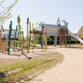 Bild vom Spielplatz anzeigen.