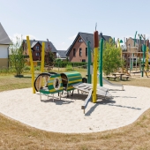 Bild vom Spielplatz anzeigen.