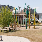 Bild vom Spielplatz anzeigen.