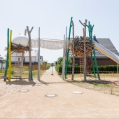 Bild vom Spielplatz anzeigen.