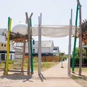 Bild vom Spielplatz anzeigen.