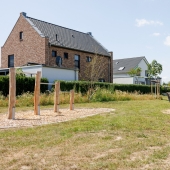 Bild vom Spielplatz anzeigen.