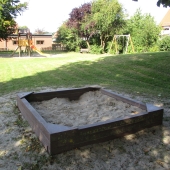 Bild vom Spielplatz anzeigen.