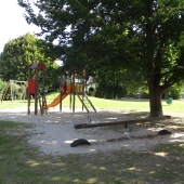 Bild vom Spielplatz anzeigen.