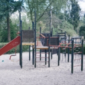 Bild vom Spielplatz anzeigen.