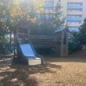 Bild vom Spielplatz anzeigen.